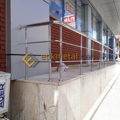 2 emniyet seritli korkuluk 1 400x400