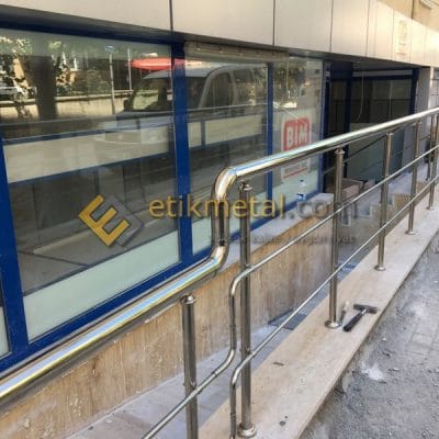 2 emniyet seritli korkuluk 4 400x400