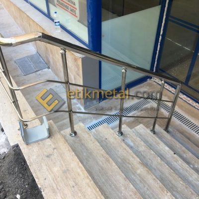 2 emniyet seritli korkuluk 5 400x400