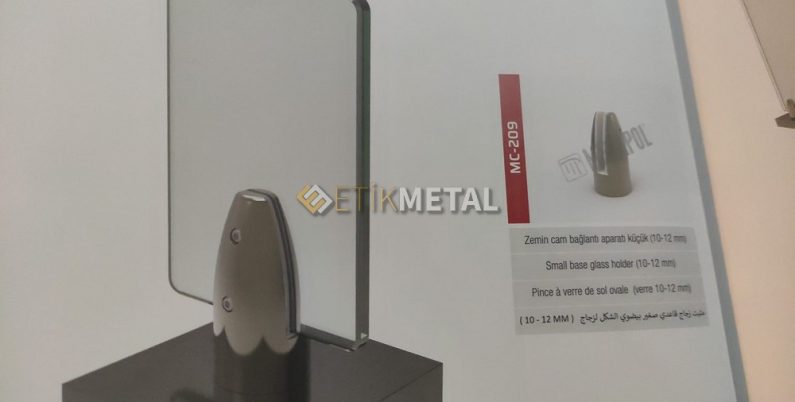 aluminyum ayakli cam korkuluk detayi 1 795x402