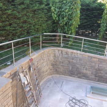 bahce duvari krom korkuluk 2