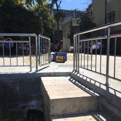 dik cubuklu paslanmaz korkuluk 3 400x400