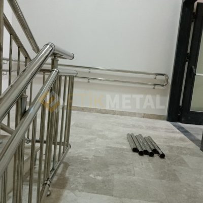 dik emniyet seritli korkuluk 7 min 400x400