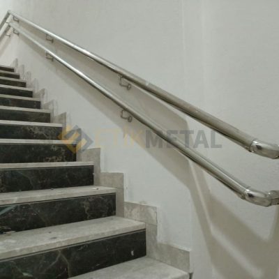 dikine emniyet seritli paslanmaz korkuluk 2 400x400