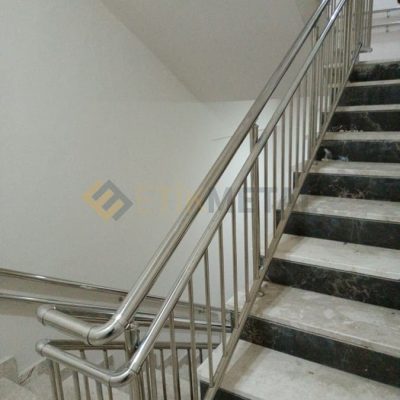 dikine emniyet seritli paslanmaz korkuluk 3 400x400