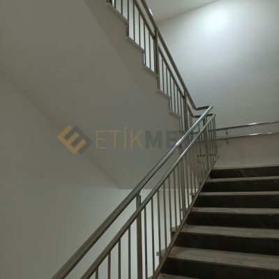 dikine emniyet seritli paslanmaz korkuluk 8 400x400