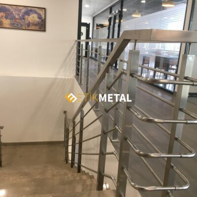 kare profil merdiven korkuluk 2 400x400