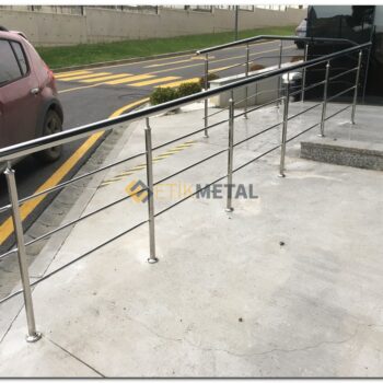 mağaza girişi krom korkuluk 2