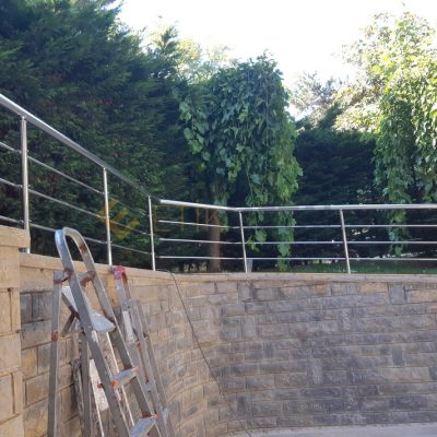 paslanmaz celik duvar korkulugu 2 400x400