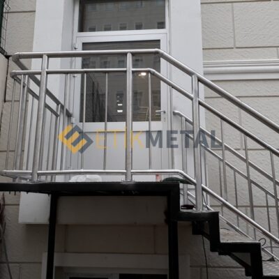 paslanmaz dis merdiven korkuluk 1 400x400