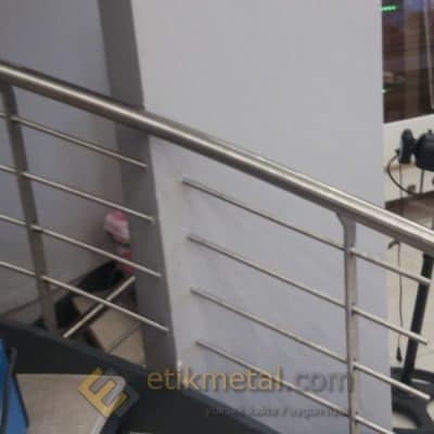 paslanmaz lamali korkuluk 1 400x400